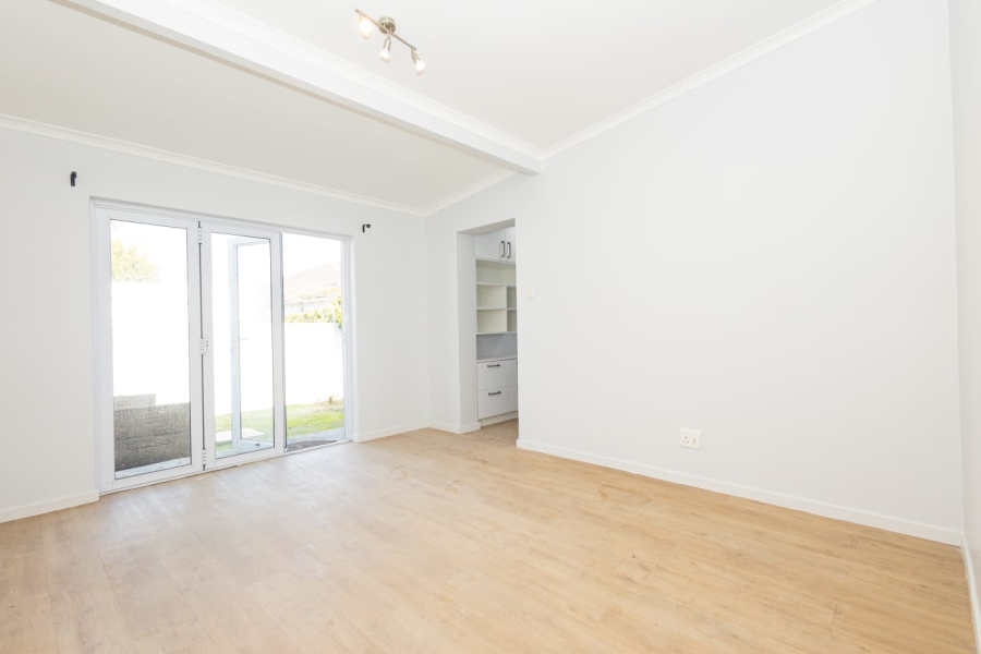 To Let 2 Bedroom Property for Rent in Wynberg Western Cape